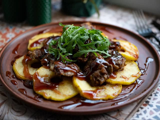 Z czym podawać wątróbkę drobiową, aby zachwycić smakiem? Z czym podawać wątróbkę drobiową, aby zachwycić smakiem?