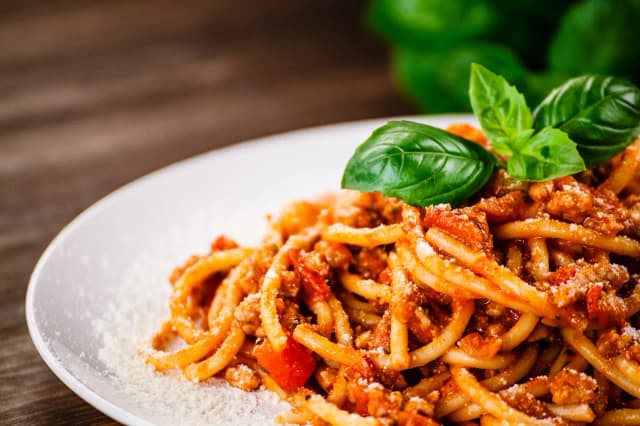 Sos do spaghetti z mięsem - łatwy przepis na pyszny obiad Sos do spaghetti z mięsem - łatwy przepis na pyszny obiad