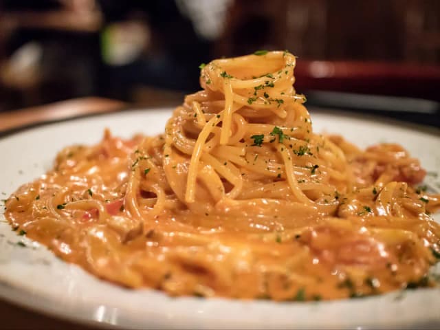 Szybkie i łatwe spaghetti z passata – idealne na każdą okazję Szybkie i łatwe spaghetti z passata – idealne na każdą okazję