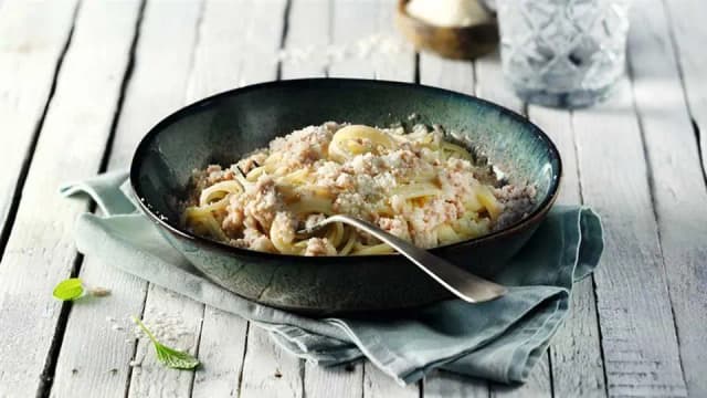 Kremowe spaghetti białe – prosty przepis na wyjątkowy smak Kremowe spaghetti białe – prosty przepis na wyjątkowy smak