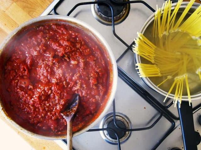 Jak przygotować dobry sos do spaghetti, który zachwyci smakiem Jak przygotować dobry sos do spaghetti, który zachwyci smakiem