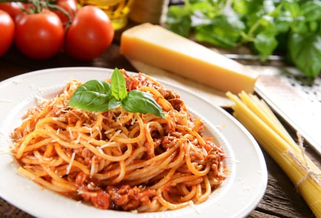 Jak przygotować idealne spaghetti z mięsem mielonym i sosem bolonskim Jak przygotować idealne spaghetti z mięsem mielonym i sosem bolonskim