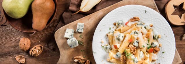 Penne z gruszką i gorgonzolą: wyjątkowy przepis, który zaskoczy smakami Penne z gruszką i gorgonzolą: wyjątkowy przepis, który zaskoczy smakami