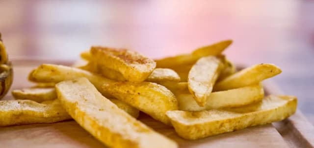 Jak upiec frytki, aby były chrupiące i smaczne w każdym kęsie Jak upiec frytki, aby były chrupiące i smaczne w każdym kęsie