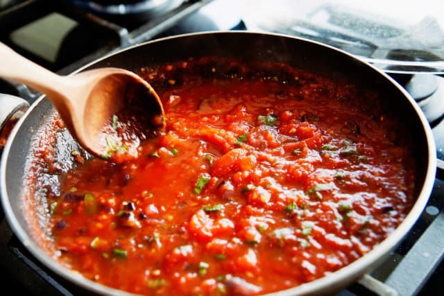 Domowy sos do spaghetti do słoików – łatwy przepis na zapasy Domowy sos do spaghetti do słoików – łatwy przepis na zapasy