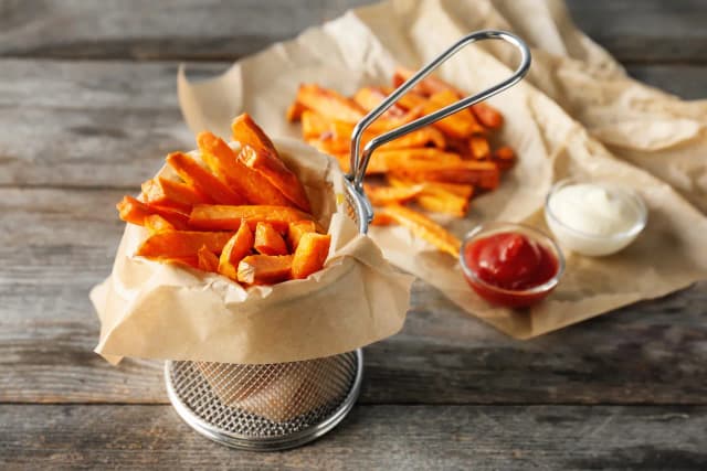 Jak zrobić frytki z batata, które zachwycą smakiem i chrupkością Jak zrobić frytki z batata, które zachwycą smakiem i chrupkością