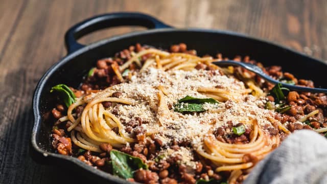Najlepsze przepisy na spaghetti bolognese, które zaskoczą Twoje podniebienie Najlepsze przepisy na spaghetti bolognese, które zaskoczą Twoje podniebienie